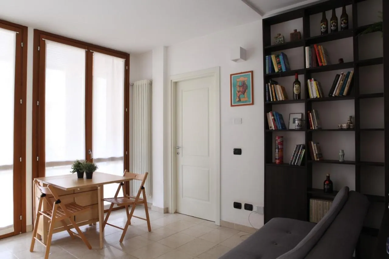 Terrace Apartment Close To Metro Station Milan