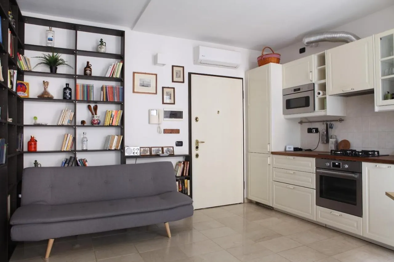 Terrace Apartment Close To Metro Station Milan