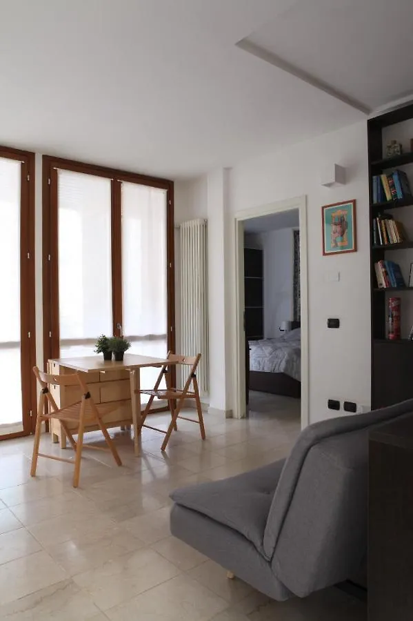 Terrace Apartment Close To Metro Station Milan